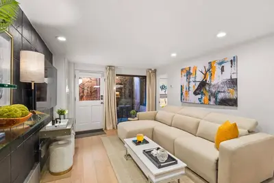 Image de Steps to Gondola! Cozy Aspen Stay—Walk to Dining & Shops, Hot Tub, WiFi, Parking Included!