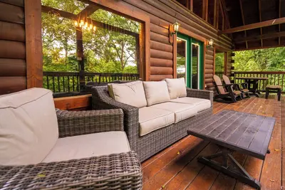 Image de A Time To Gather: Resort Pool, Theater, Games, Hot Tub, Wifi, near Attractions!