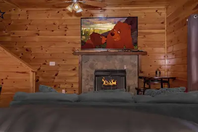 Image de Luxury 7-Bedroom Cabin With Theater, Hot Tub & Resort Pool Near Dollywood