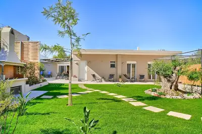 Image de Lux villa in the ♥ of Chania ★ Private Pool ★Walk to bar, shops, restaurant, beach