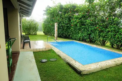 Image de Newly remodeled two-bedroom, both suites with private attached bathrooms, private pool