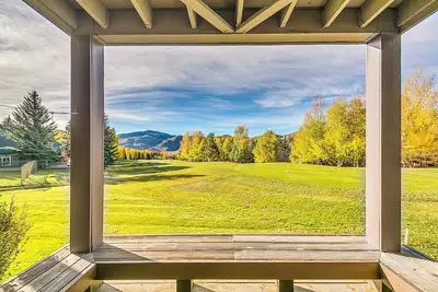 Image de #HabitueHomes - Teleidoscope Retreat - Hot Tub! Pool!