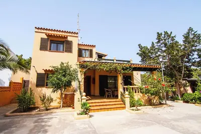 Image de Casa Paco con Aire Acondicionado, Gran Patio con Jardín, Wifi y Tv por Cable