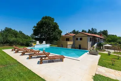 Image de Beautiful and spacious newly built villa with private pool in a quiet environment in the interior of Istria