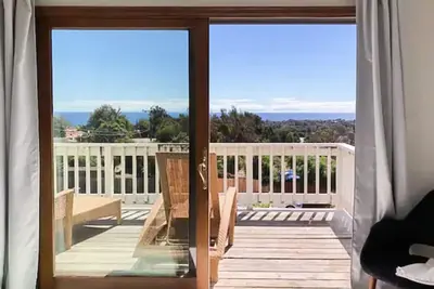 Image de Malibu Ocean Villa with King • Hot Tub • Beach • Bbq