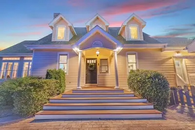 Image de 6br/4. 5br Retreat: Views, Pool, HotTub, Sauna & Game-room