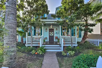 Image de 5 Blocks to Beach: Coastal Cottage in Galveston!