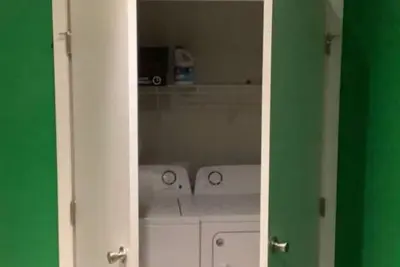 Image de Sale! ! ! Emerald Grande family home