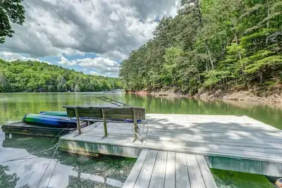 Image de Lakefront Hidden Cove Cabin