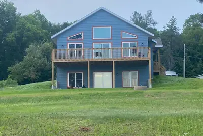 Image de New Construction! Gorgeous full home with large deck overlooking North Twin Lake