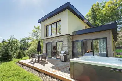 Image de Chalet Ensoleillé à 15 Minutes du Mont Tremblant