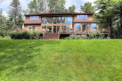 Image de Evergreen Shore | Spacious Family Retreat w/ Flat Lawn & Stunning Lake Views