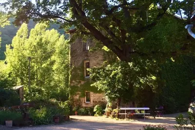 Image de Gîte sud aveyron situé en bordure de rivière privative, de 6 à 14 personnes