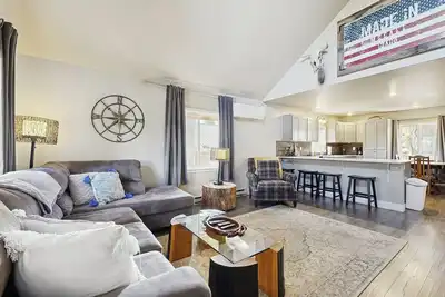 Image de Adorable mountain cottage w/ lofted layout, high-speed WiFi, & great location