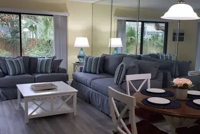 Image de 6 Min. Walk To Beach! Heated Pool & Tennis Clean, 2br, 2ba Villa, 5-Star Reviews!