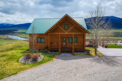 Image de This Large, Friendly Home Offers Private Madison River Access/Views 4+4 Near Ynp