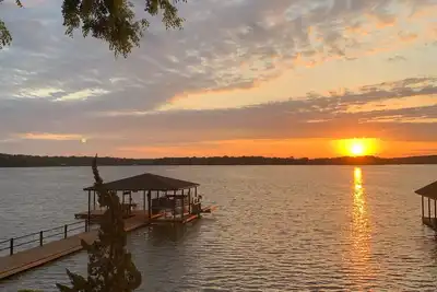 Image de Relaxing Get Away With Lake Front! Enjoyment and Family Fun!