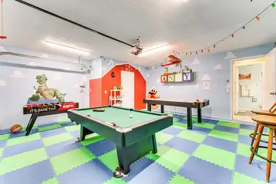 Image de Disney-Themed Villa w/ Heated Pool, 10 Mi to Parks