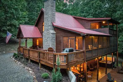 Image de Spacious Cabin Retreat - Hot Tub - Gameroom