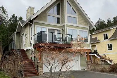 Image de Newly Renovated Cottage at La Casa Cottage Resort by Okanagan Lake