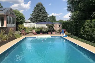 Image de Paradise Outside Chocolatetown with Pool