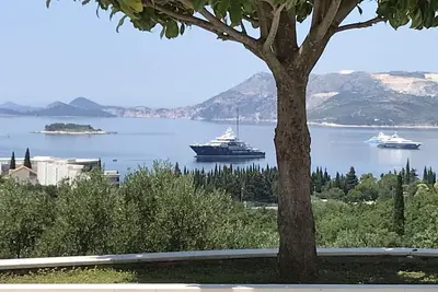 Image de Stunning sunset apartment by the beach and pools! ! !