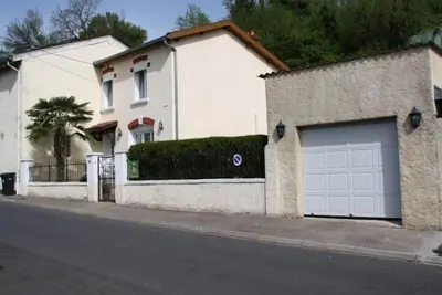 Gîte avec jardin clos, terrasse et Wi-Fi, proche de Verdun
