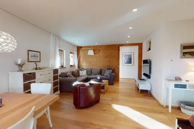 Image de Appartement de 4 pièces, très moderne, meublé dans le chic des Alpes engadinoise