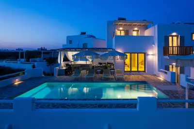Image de Villa Sofia for 7 cycladic inspired villa near Plaka Beach