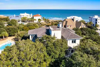 Image de Vacation in luxury and style with sweeping ocean views at Pearce House.