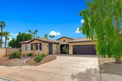 Image de Pool Home. Hot Tub. Bbq. Close to Coachella