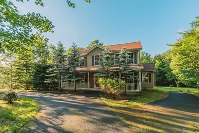 Image de Modern 6br: Hot Tub, Sauna, Gameroom, Mins to Lake