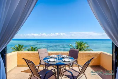 Penthouse perfection! Spectacular view of the ocean, perfect for a couple!