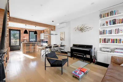 Entire 3 Level Modern Luxury Brownstone & Remote Work Paradise