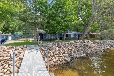 Image de Lakefront Retreat on Platte Lake - Sleeps 18 - 2 King Ensuites - Pontoon Rental