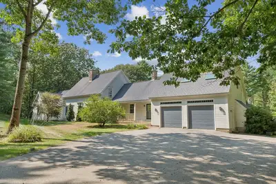 Image de 5 Bed, 4. 5 Bathroom, In-ground Pool, Gym near Parsons Beach!