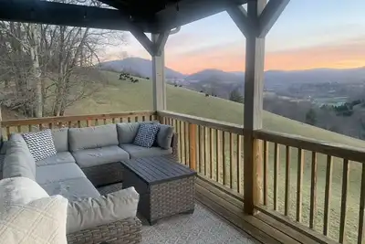 Image de Boone, Nc -Large Cozy Cabin with Beautiful Views! ! *5 min drive to downtown