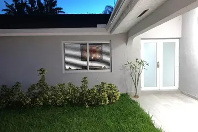 Beautiful, Sparkling Clean & comfortable house with a Pool