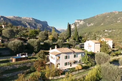 Image de Gîte cosy avec jardin privé et terrasse – au calme entre mer et montagne
