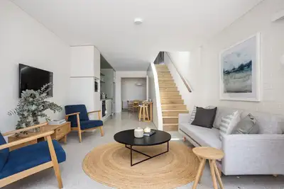 Image de 3br 'Urban Serenity' in Glebe: Modern Comfort & Ideal Location
