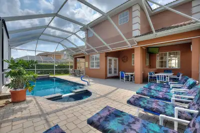 Image de Grand Home with Pool and Spa on Gated Community.