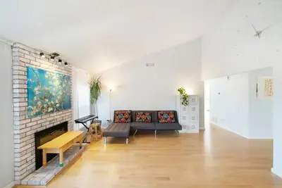 Image de Luxe Modern Getaway in The East Bay!