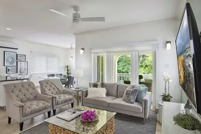 Image de ZenBreak KingsGate #1 is a 2 bedroom luxury holiday townhouse 3 minutes away from Gibbs Beach
