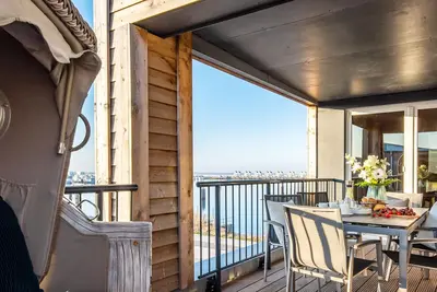 Image de Harbor loft - infrared sauna, balcony, beach chair, water view, e-car charging station