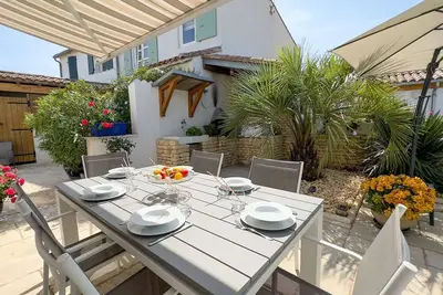 Image de Superbe villa en plein cœur du village de Loix