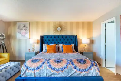 Image de Newly Renovated Suite, Amazing  Water View Best Location to Disney and Universal