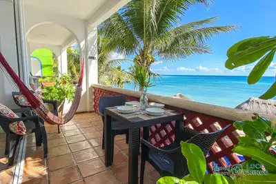Beautiful beachside condo with Caribbean view! Ac & WiFi included.