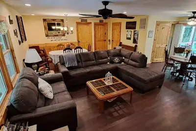 Image de 5. Star 🐻 5. bedroom 3. bath - Ada - 6. min to Downtown. Newly remodeled for 2023.