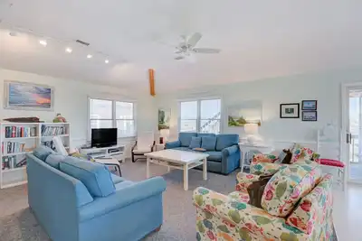Image de Oceanfront, dog-friendly house with private hot tub, pool access & washer/dryer