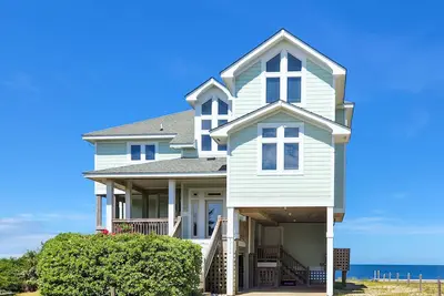 Image de Waterfront home w/ private hot tub, sunset views, WiFi, W/D, & shared pool